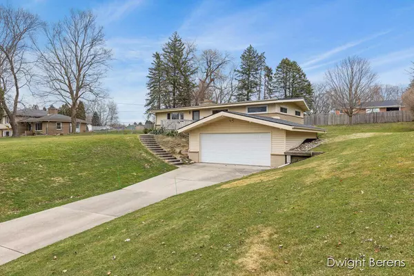 2680 Moerland NW Drive, Grand Rapids, MI 49504