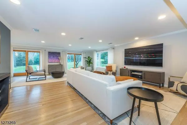 8 Lisa Dr, Chatham Twp., NJ 07928