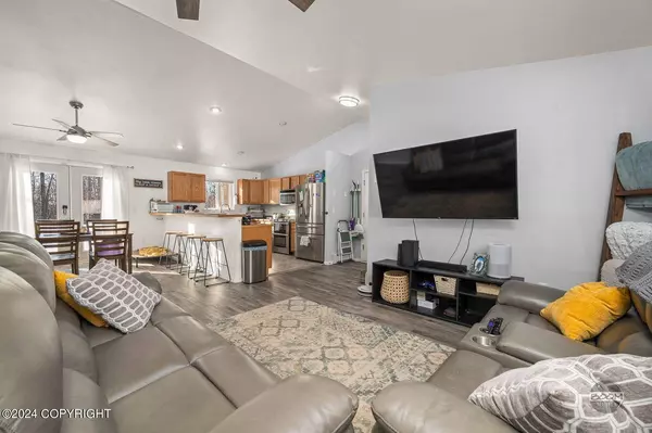 13712 W Holly LOOP, Big Lake, AK 99652