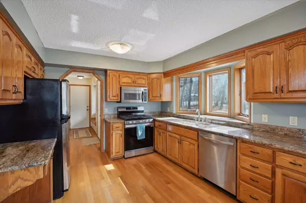 923 Lois LN, Lino Lakes, MN 55014