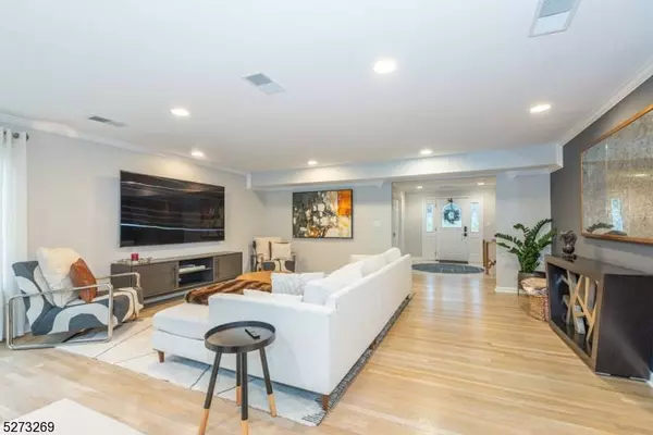 8 Lisa Dr, Chatham Twp., NJ 07928