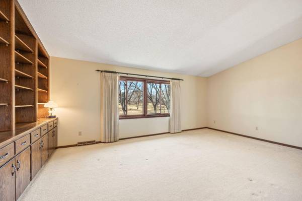 110112 Friendship LN N, Chaska, MN 55318