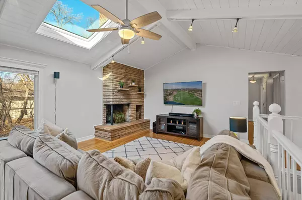 7150 Green Valley RD, Golden Valley, MN 55427