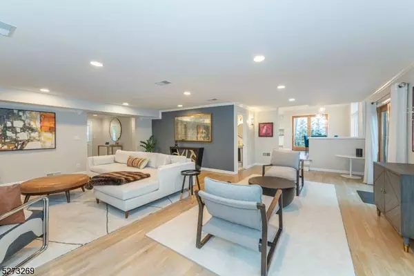 8 Lisa Dr, Chatham Twp., NJ 07928