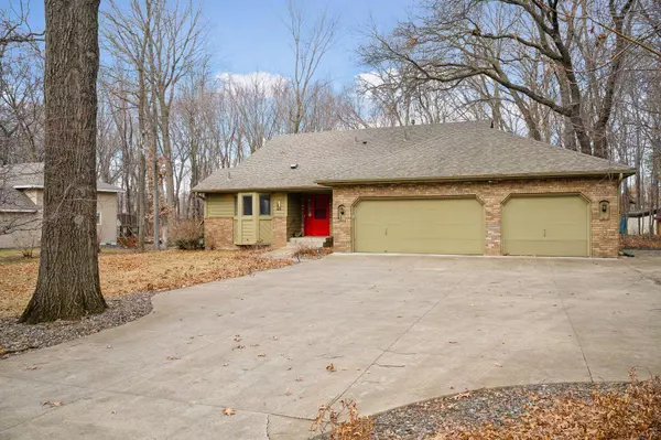 923 Lois LN, Lino Lakes, MN 55014