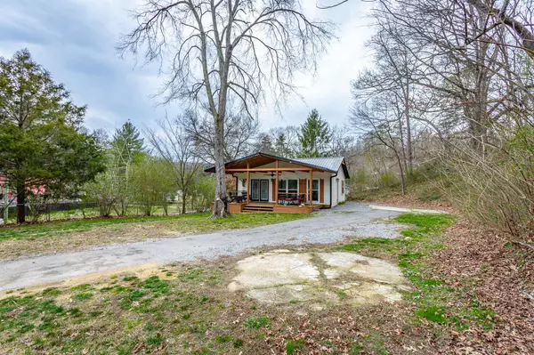 351 W Schmitt Rd, Rossville, GA 30741