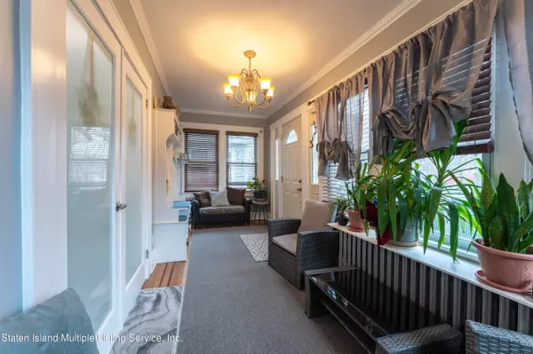 25 Bowen Street, Staten Island, NY 10304