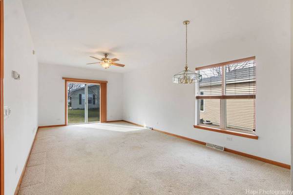 92 Rocking Horse LN, Grayslake, IL 60030