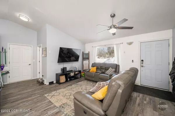 13712 W Holly LOOP, Big Lake, AK 99652