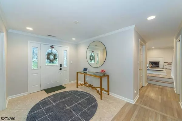 8 Lisa Dr, Chatham Twp., NJ 07928