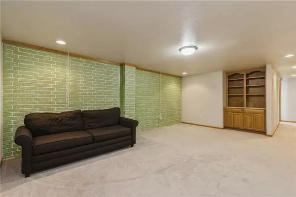 1321 Adams Street SE, Bondurant, IA 50035