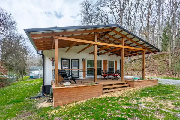 351 W Schmitt Rd, Rossville, GA 30741