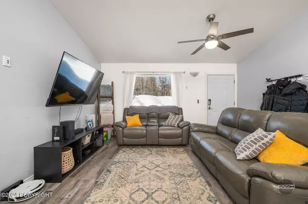 13712 W Holly LOOP, Big Lake, AK 99652