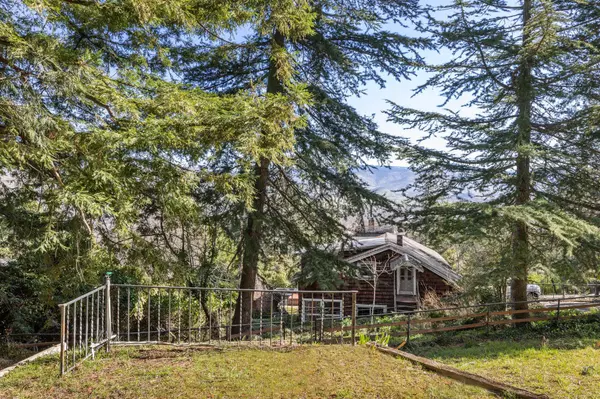 319 West St, Ashland, OR 97520