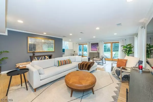 8 Lisa Dr, Chatham Twp., NJ 07928