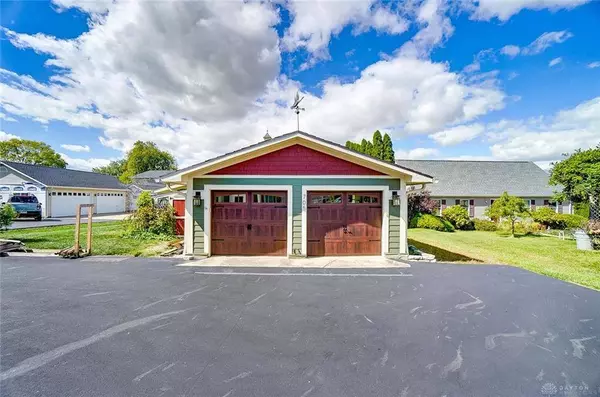 705 Lakengren Cove, Eaton, OH 45320