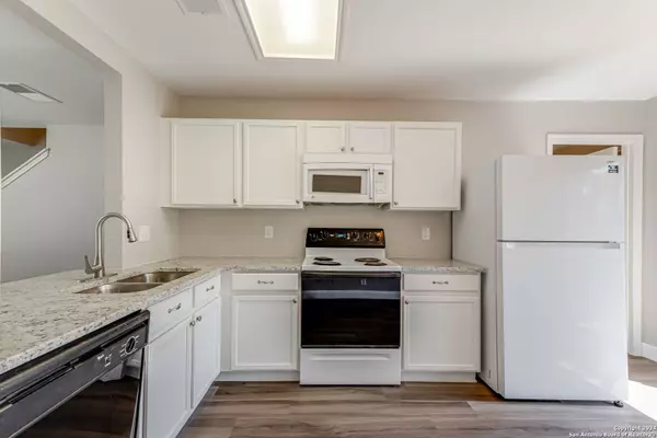 8918 BRANDING FLD, San Antonio, TX 78240-5445