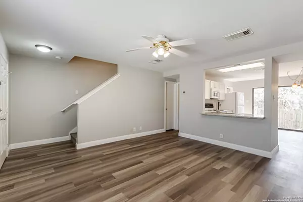 8918 BRANDING FLD, San Antonio, TX 78240-5445