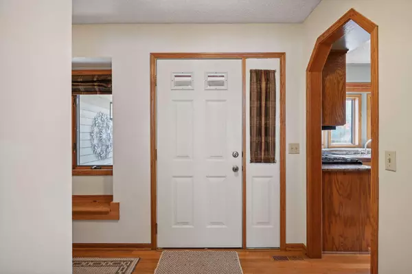 923 Lois LN, Lino Lakes, MN 55014