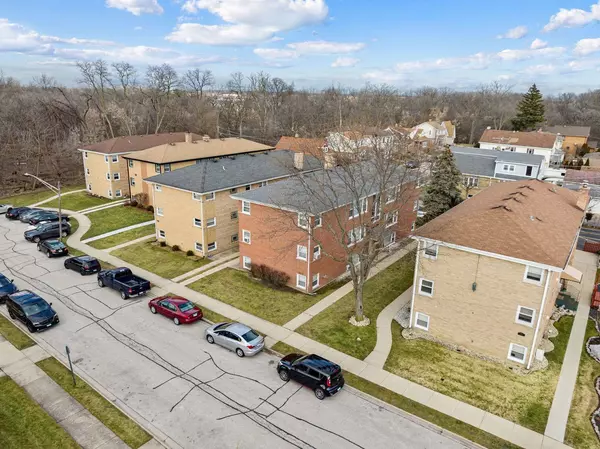 6915 N Rosemary Lane, Niles, IL 60714