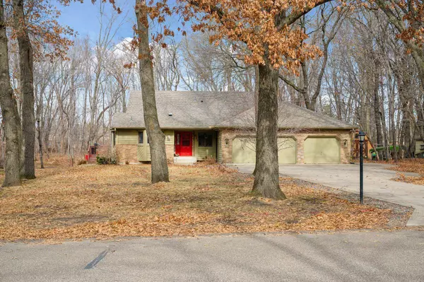 923 Lois LN, Lino Lakes, MN 55014