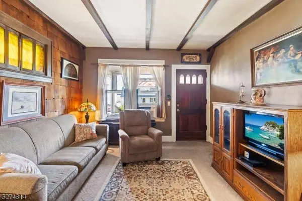 48 Inwood St, Clifton City, NJ 07011