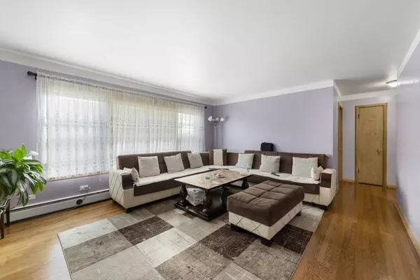 6915 N Rosemary Lane, Niles, IL 60714