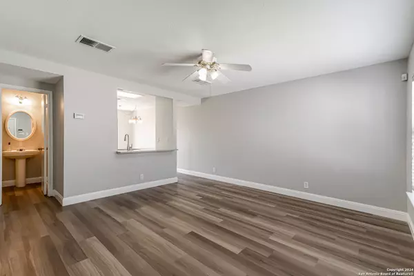 8918 BRANDING FLD, San Antonio, TX 78240-5445