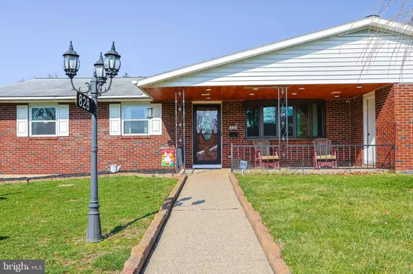 828 DETWEILER AVE, Hellertown, PA 18055