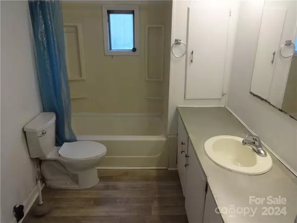 6682 Nc Highway 150 HWY, Sherrills Ford, NC 28673