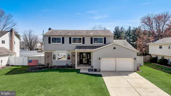 902 LAFAYETTE DR, Mount Laurel, NJ 08054