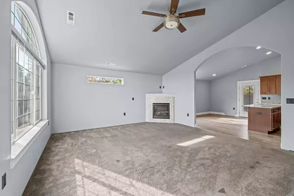 618 Tivoli Dr, Medford, OR 97501