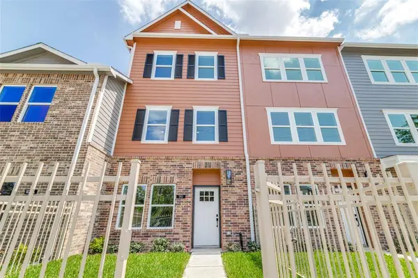 5262 Ella #202 A/B, Houston, TX 77018