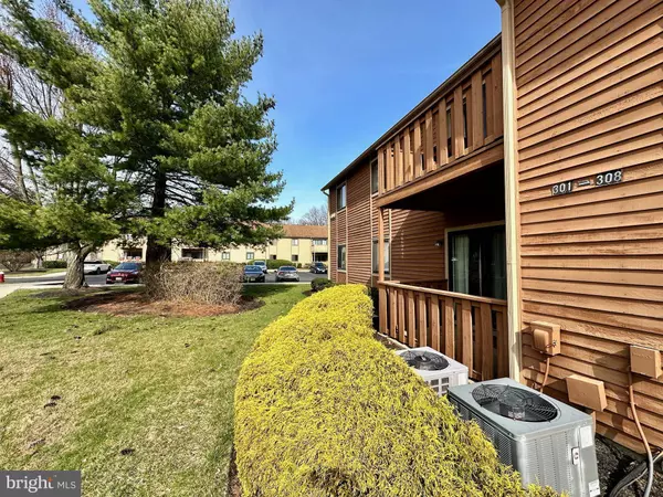 308 WOODHOLLOW DR, Marlton, NJ 08053