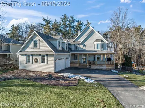 8857 BONAVENTURE Drive, Brighton, MI 48116