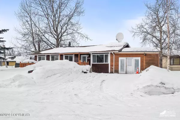 1928 Columbine ST, Anchorage, AK 99508