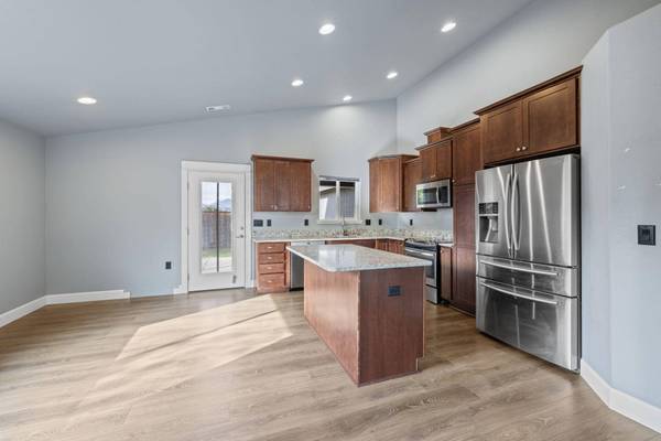 618 Tivoli Dr, Medford, OR 97501