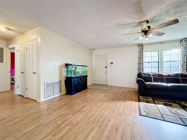 40813 W 4TH AVE, Umatilla, FL 32784