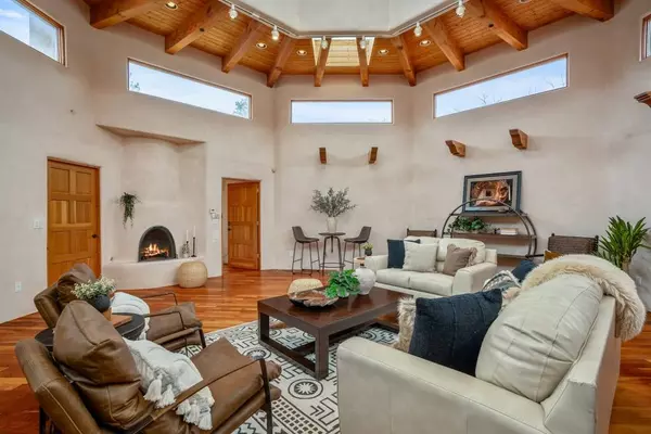 4653 Trinity DR, Los Alamos, NM 87544