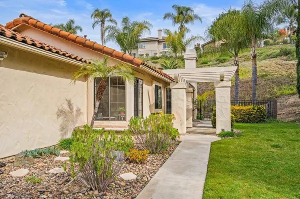 868 Huckleberry LN, Escondido, CA 92025