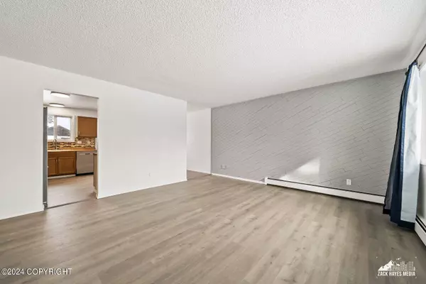 1928 Columbine ST, Anchorage, AK 99508