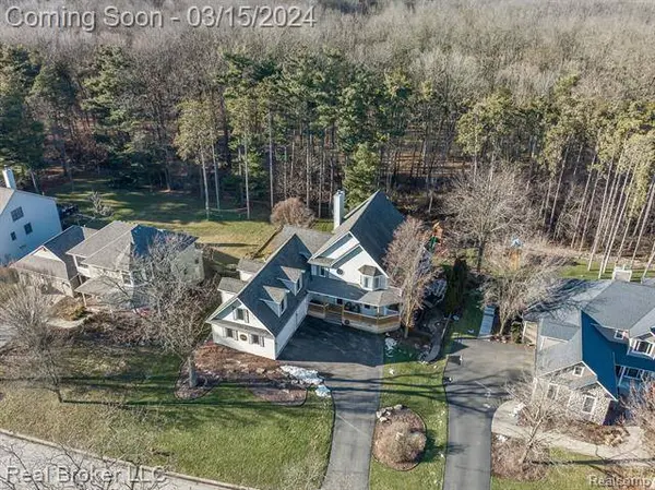 8857 BONAVENTURE Drive, Brighton, MI 48116