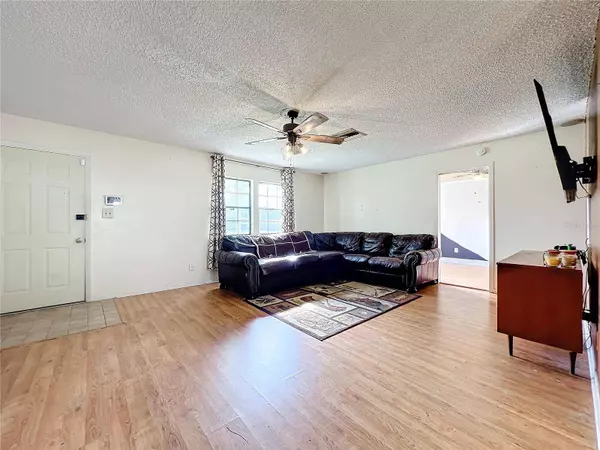 40813 W 4TH AVE, Umatilla, FL 32784