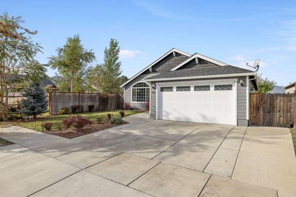 618 Tivoli Dr, Medford, OR 97501