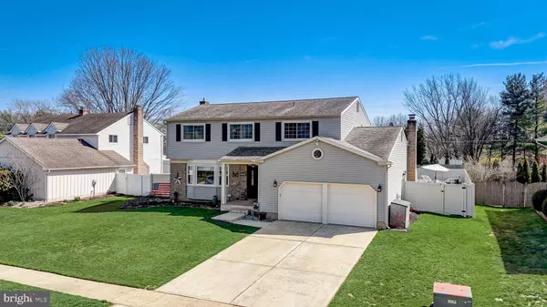 902 LAFAYETTE DR, Mount Laurel, NJ 08054