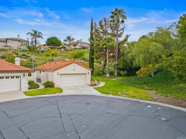 868 Huckleberry LN, Escondido, CA 92025