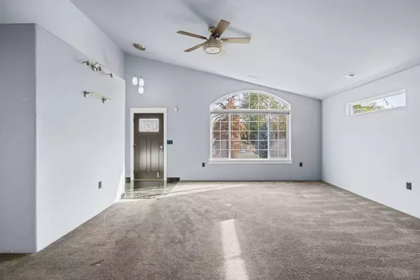 618 Tivoli Dr, Medford, OR 97501