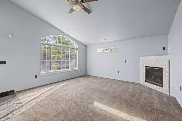 618 Tivoli Dr, Medford, OR 97501