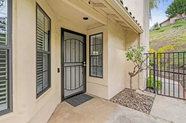 868 Huckleberry LN, Escondido, CA 92025