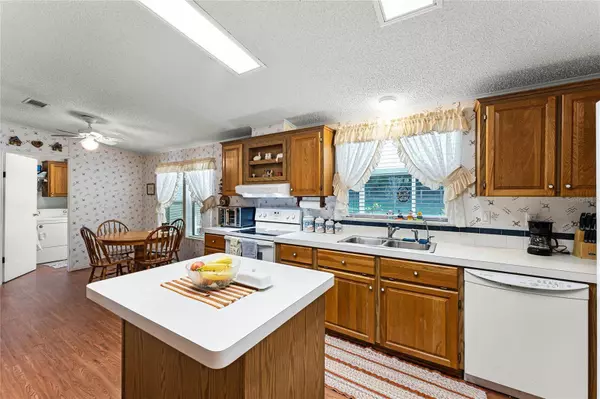 37604 DEERWOODS DR, Eustis, FL 32736